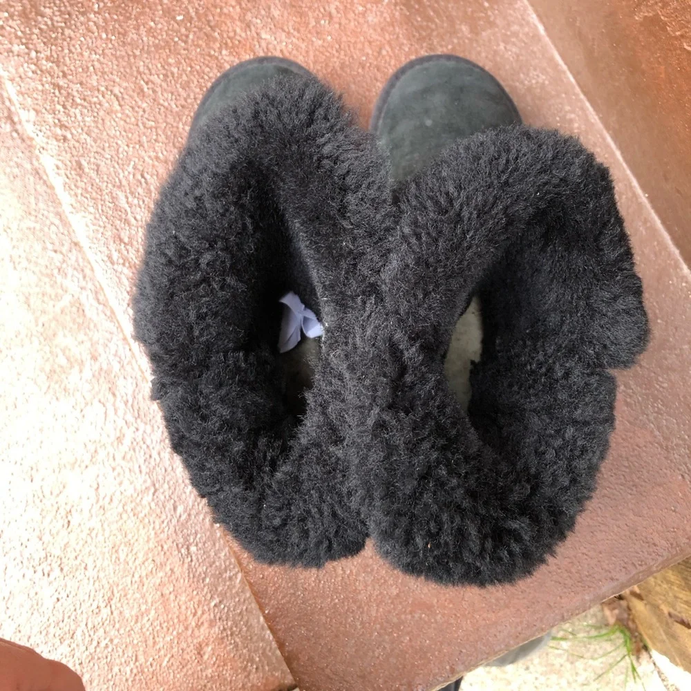 Ugg Womens Bailey Button II Boots Size 6 Black‎ Sheepskin Style 5803